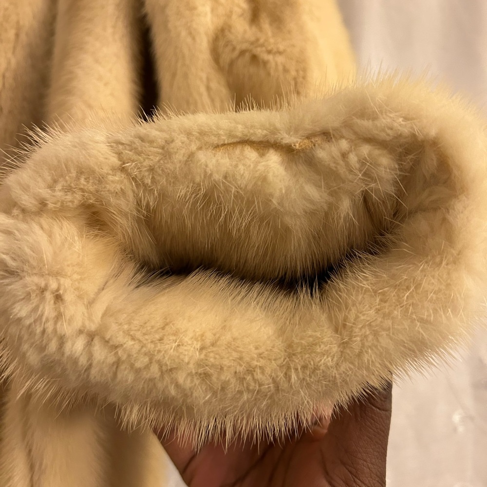 Elegant Beige Fur Coat - Picture 7 of 11
